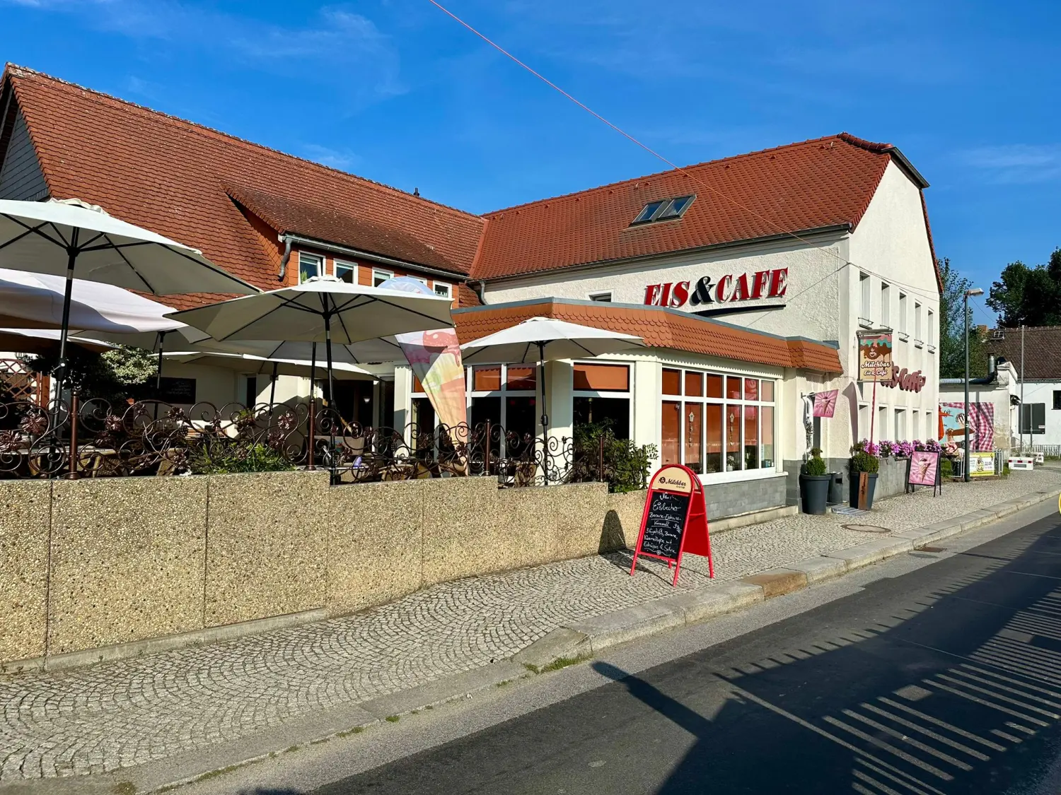 Milchbar Eis & Café - Außenbereich